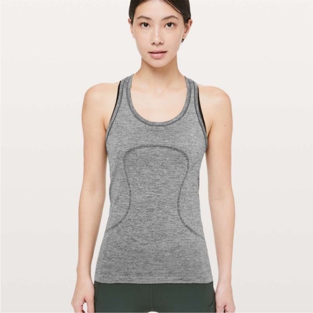RARE EUC - Lululemon Swiftly Tech Racerback *Sparkle
Black / White / Silver Sz 6